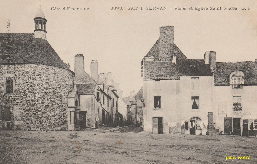 Saint-Servan - Place et Église Saint-Pierre.jpg