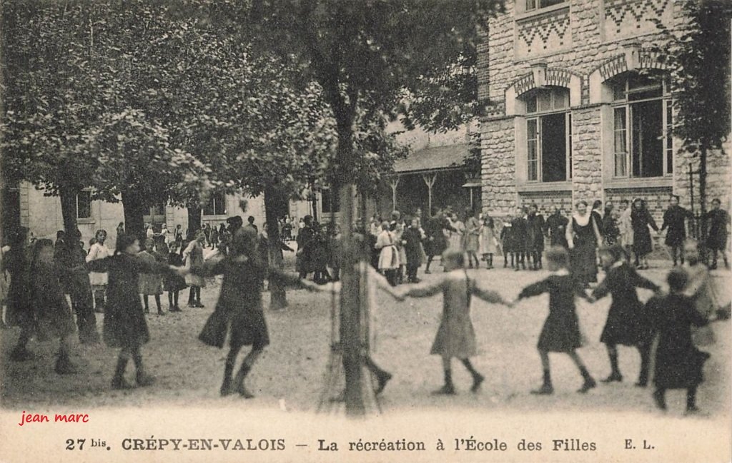 Crépy-en-Valois - La Récréation à l'École des Filles.jpg