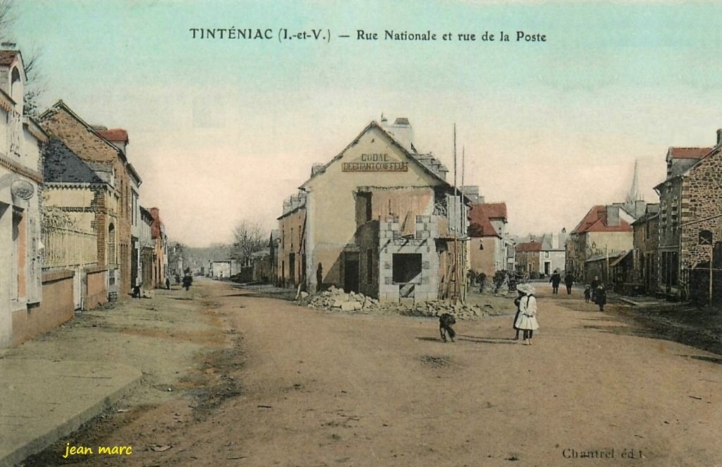 Tinténiac - Rue Nationale et rue de la Poste.jpg