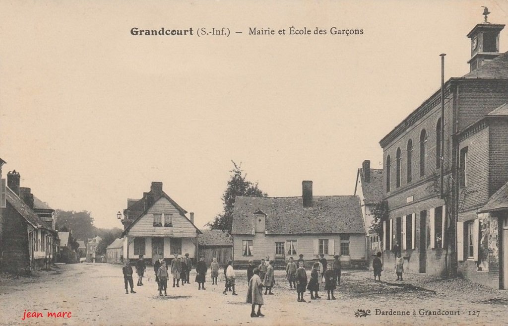 Grandcourt - Mairie et École des Garçons.jpg