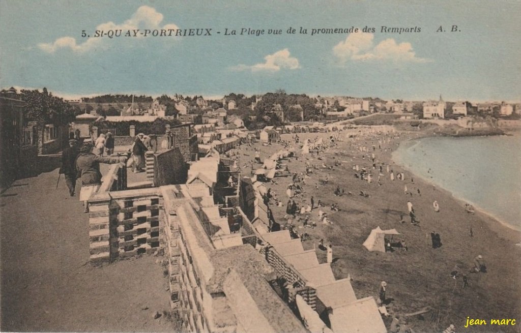 Saint-Quay-Portrieux - La Plage vue de la Promenade des Remparts.jpg