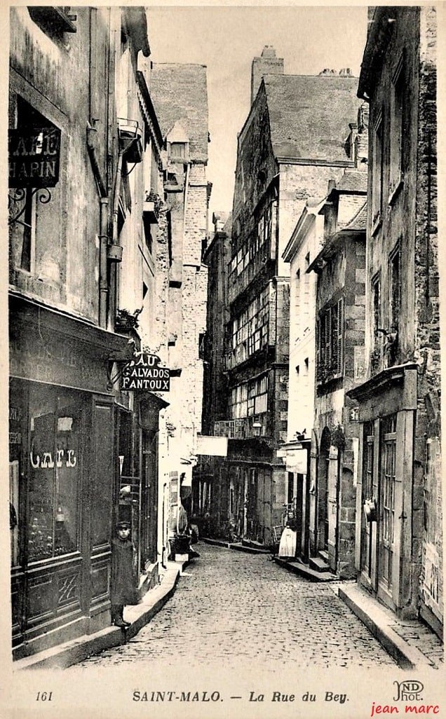 Saint-Malo - Rue du Bey.jpg