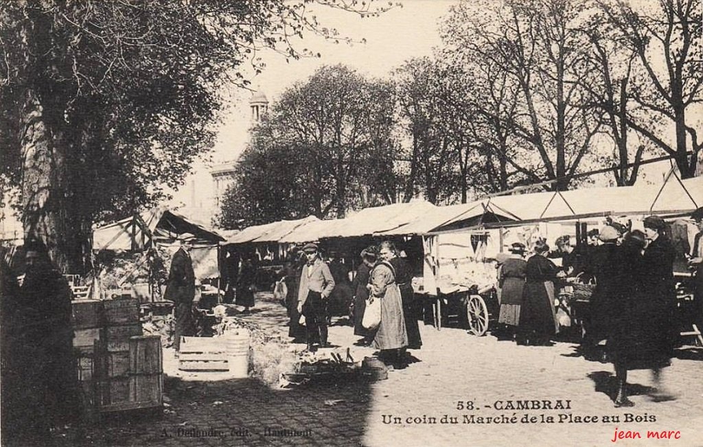 Cambrai - Un Coin de la Place au Bois.jpg