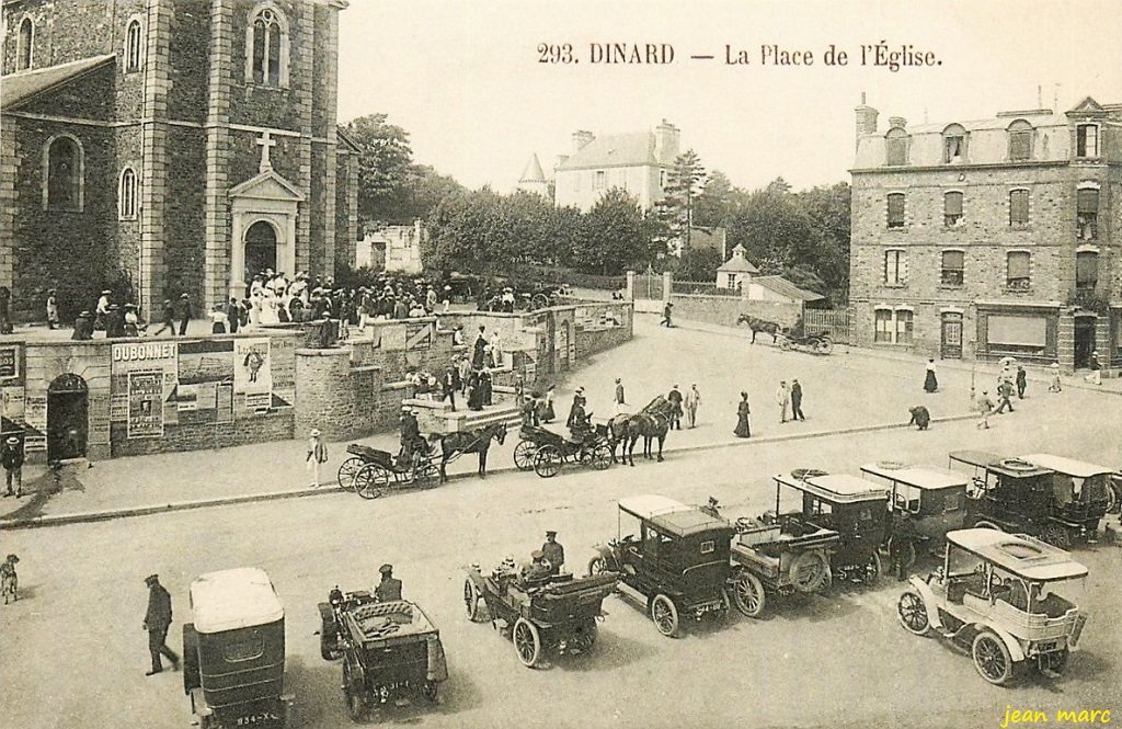 Dinard - La Place de l'Eglise.jpg