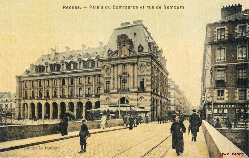 Rennes - Palais du Commerce et rue de Nemours.jpg
