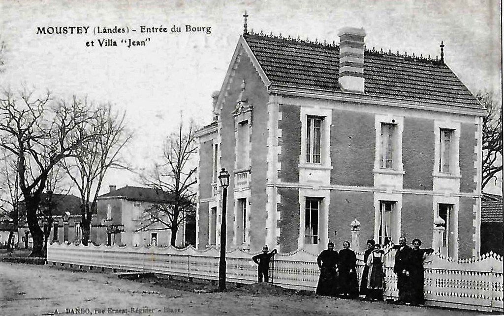 Moustey 40.jpg
