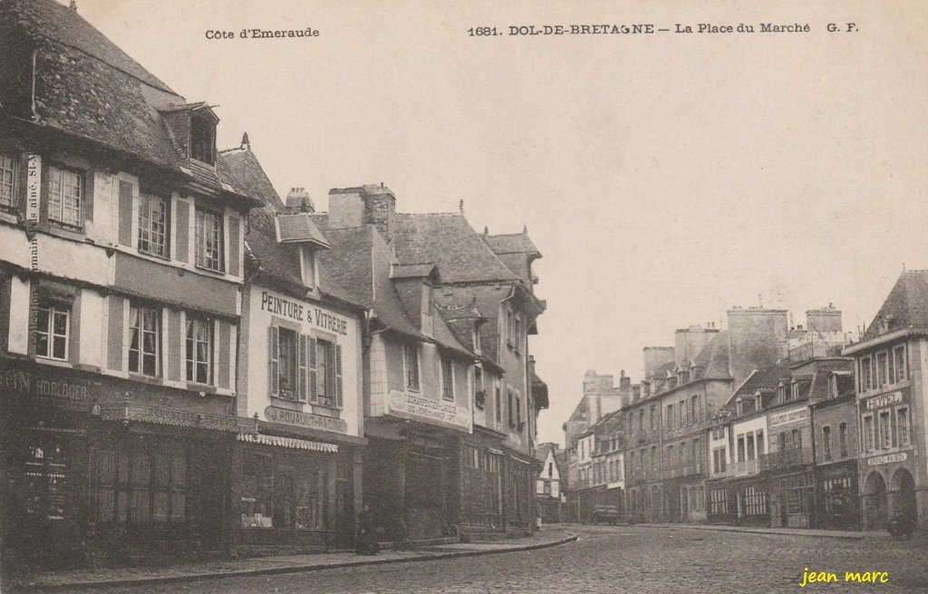 Dol - La Place du Marché.jpg