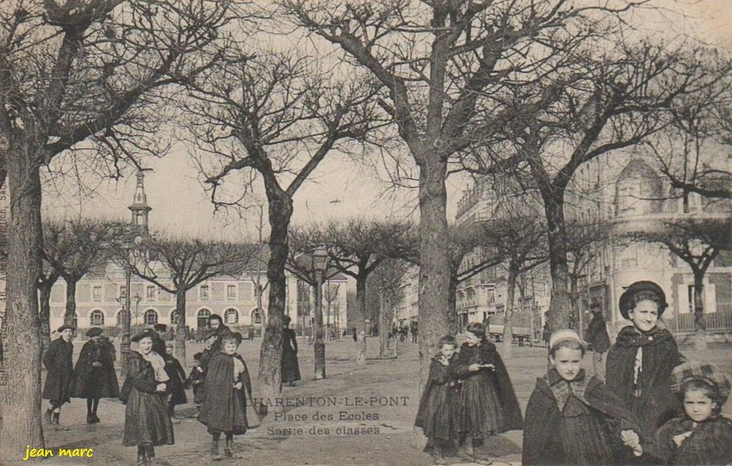 Charenton-le-Pont - Place des Écoles - Sortie des classes.jpg
