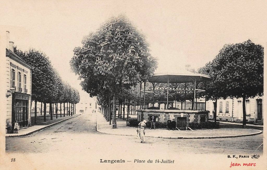 Langeais - Place du 14 juillet.jpg