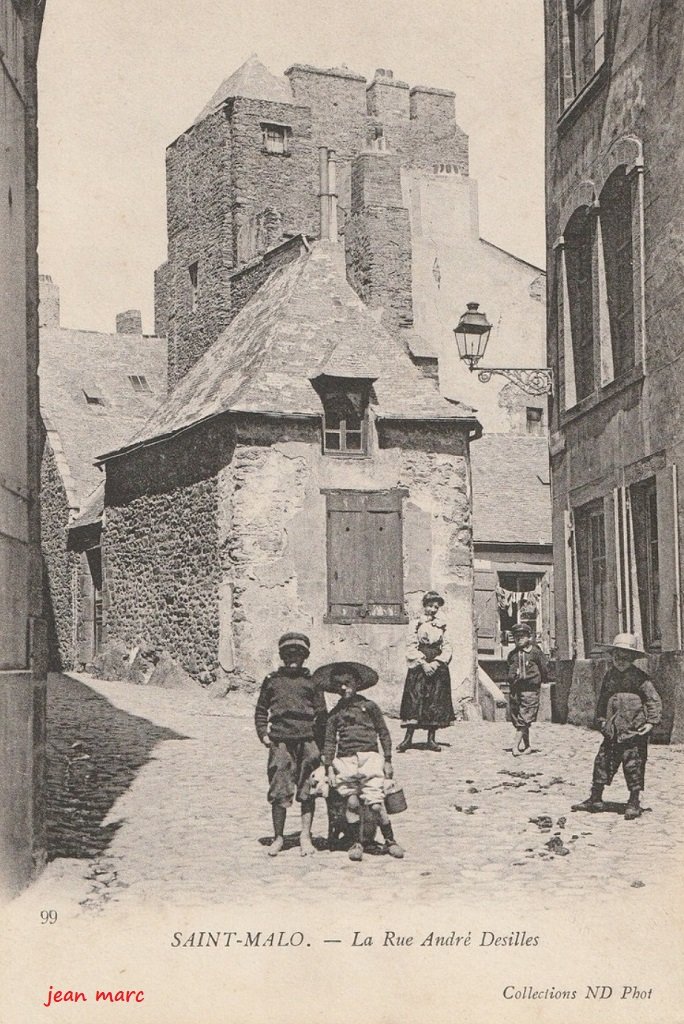 Saint-Malo - La Rue André Desilles.jpg