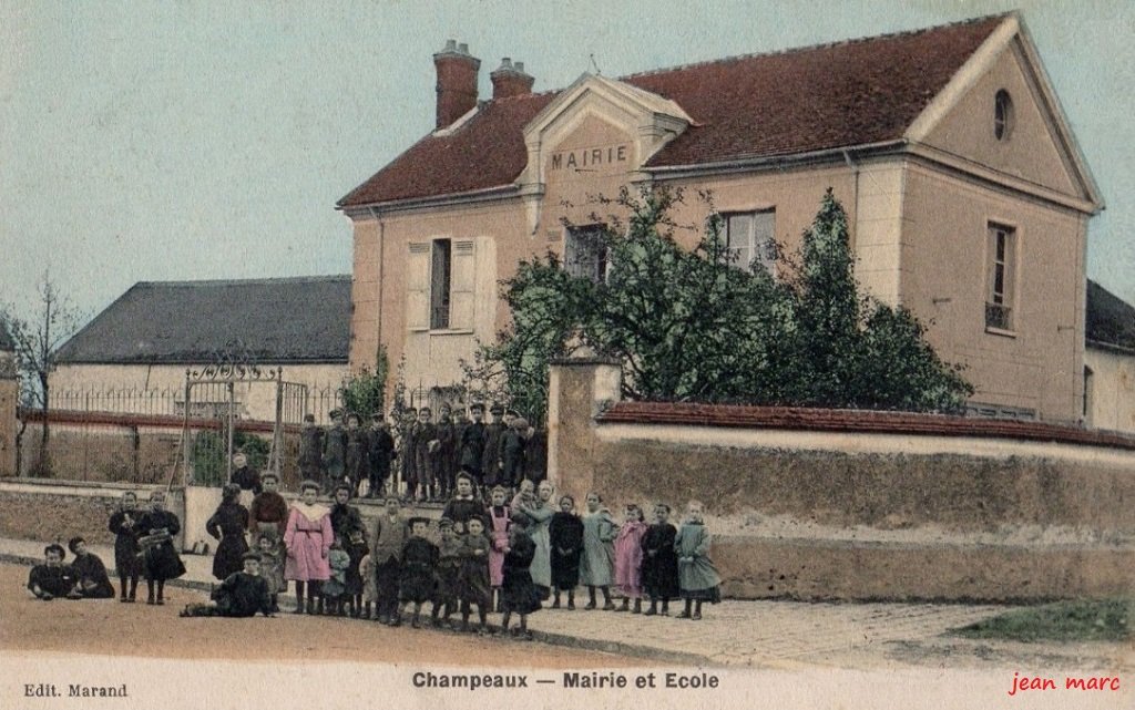 Champeaux - Mairie et École.jpg