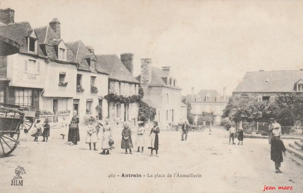 Antrain – La Place de l’Aumaillerie 462 HLM.jpg