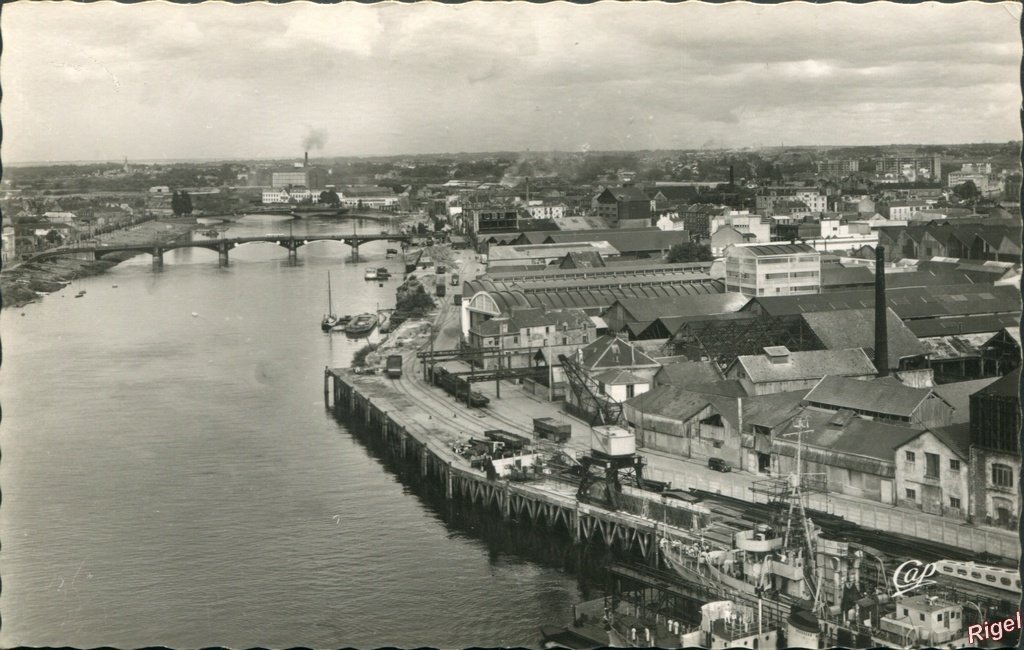 44-Nantes - Vue Générale - Les Quais.jpg