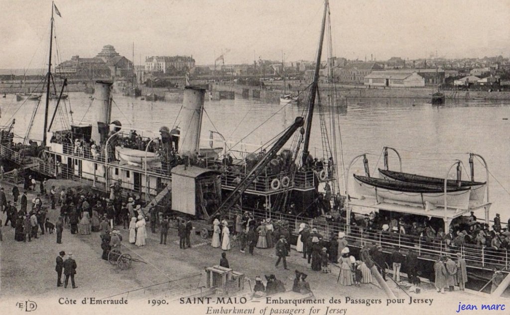 Saint-Malo - Embarquement des passagers pour Jersey (Paquebot Hantonia).jpg