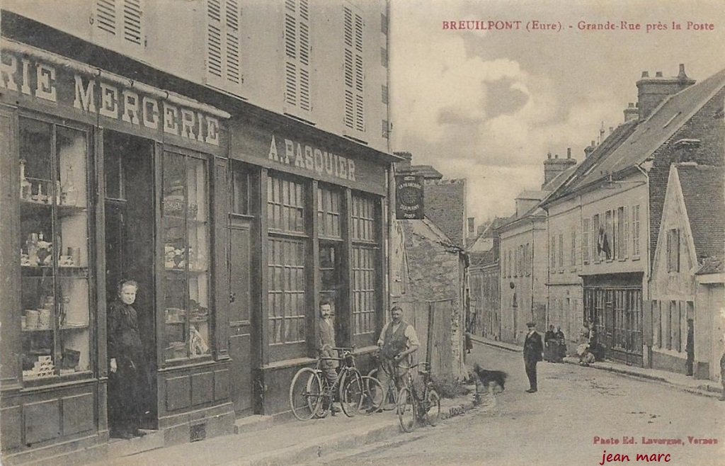 Breuilpont - Grande-rue près la Poste.jpg