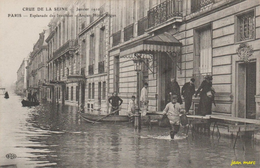 Paris VIIe - Esplanade des Invalides - Ancien Hôtel Sagan - Crue de la Seine Janvier 1910.jpg