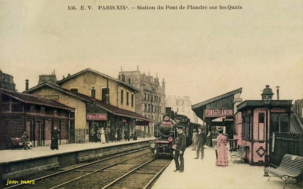 Paris XIXe - Station du Pont de Flandre sur les Quais.jpg