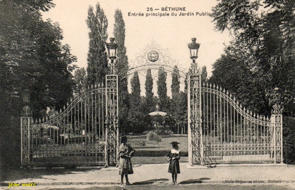 Béthune - Entrée principale du Jardin Public.jpg