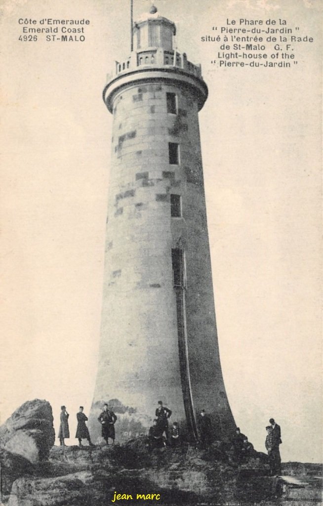 Saint-Malo - Le Phare de la Pierre du Jardin situé à l'entrée de la Rade de Saint-Malo.jpg