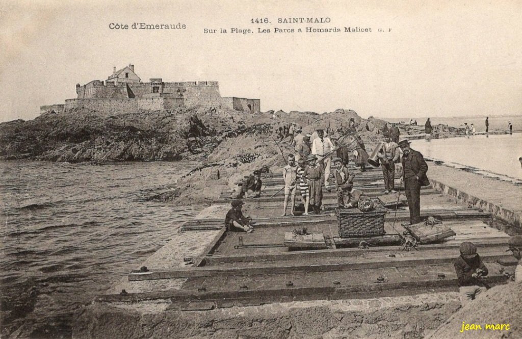 Saint-Malo – Sur la Plage – Les Parcs à homards Malicet.jpg