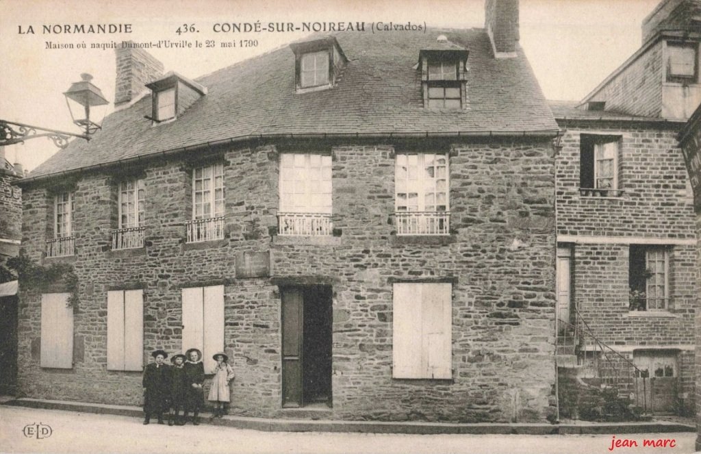 Condé-sur-Noireau - Maison où naquit Dumont d'Urville le 23 mai 1790.jpg