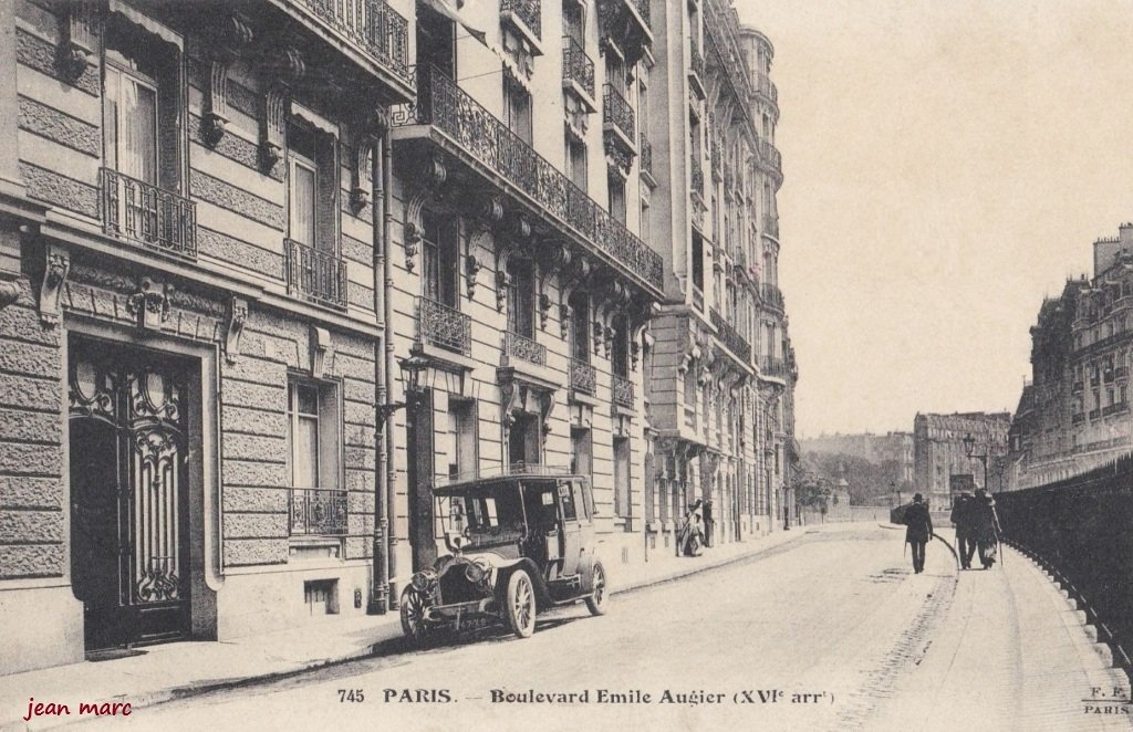 Paris XVIe - Boulevard Émile Laugier.jpg