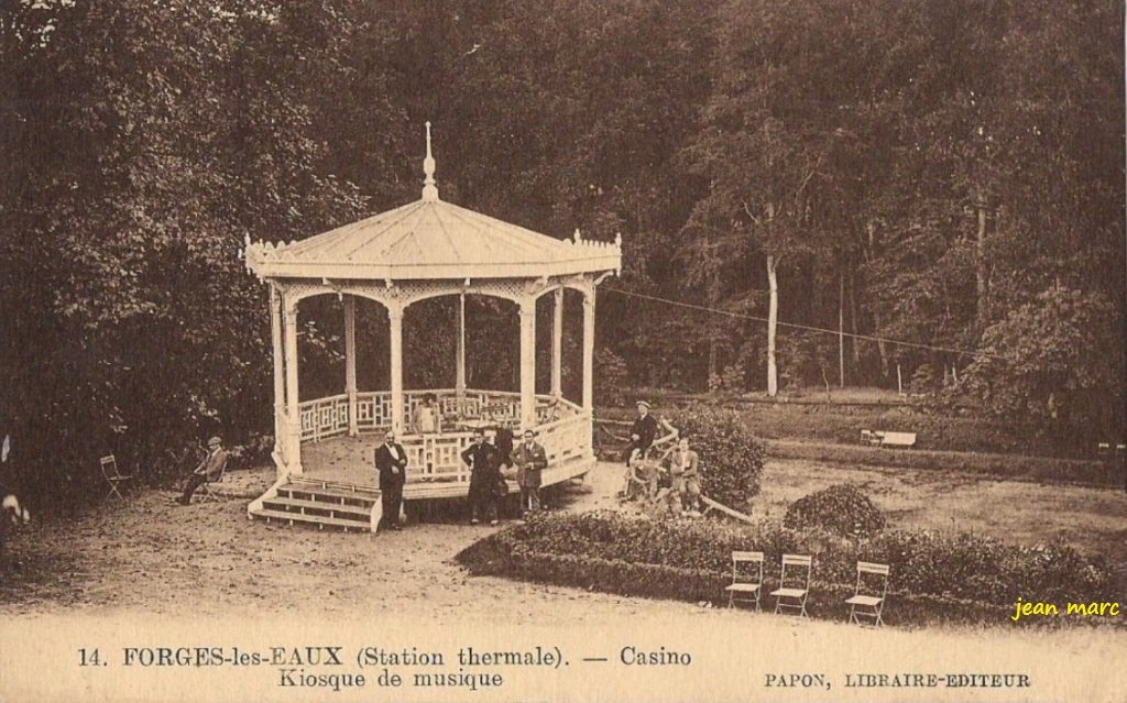 Forges-les-Eaux - Casino - Kiosque de Musique.jpg