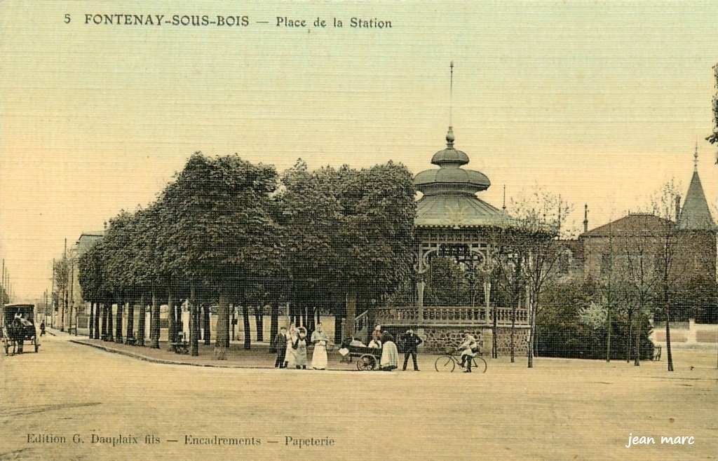Fontenay-sous-Bois - Place de la Station.jpg