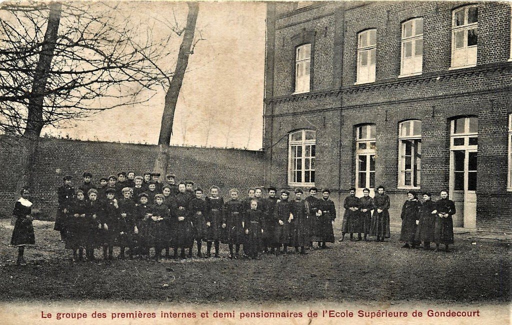Ecole Gondecourt 59.jpg