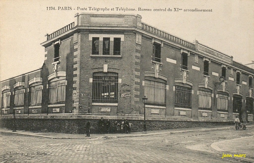 Paris XIe - Rue Mercoeur - Poste télégraphe téléphone.jpg