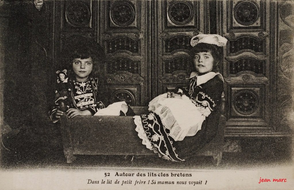 Autour des lits clos bretons.jpg