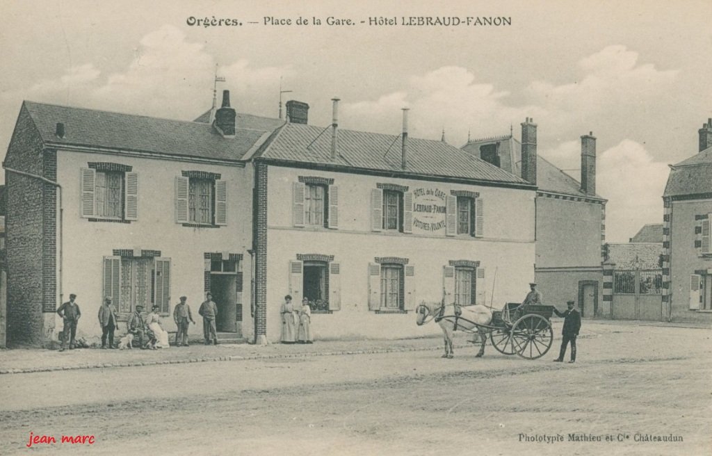 Orgères - Place de la Gare - Hôtel Lebraud-Fanon.jpg
