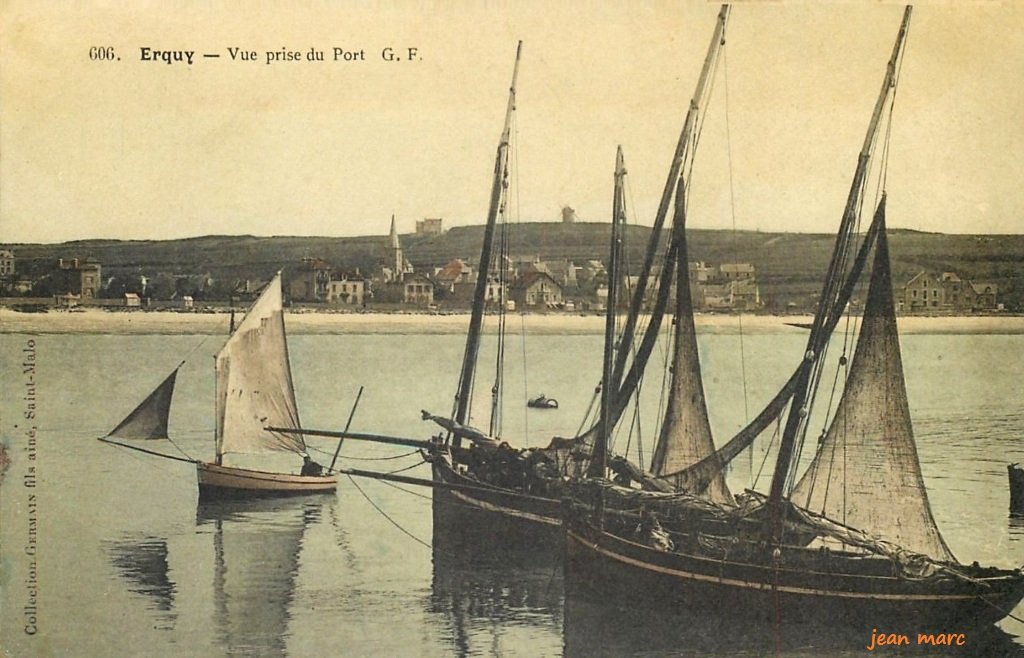 Erquy - Vue prise du Port.jpg