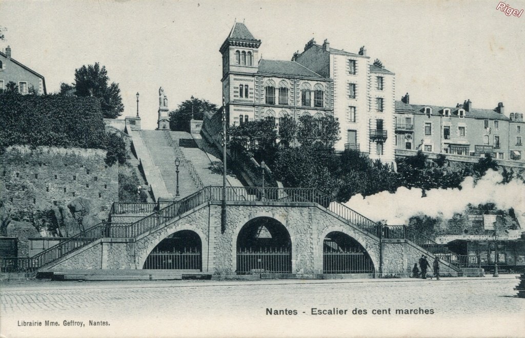 44-Nantes - Escalier des cent marches (et le train) - Librairie Mme Geffroy.jpg