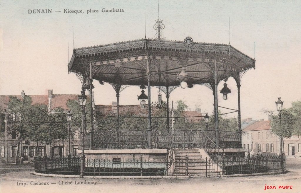 Denain - Place Gambetta - Kiosque.jpg