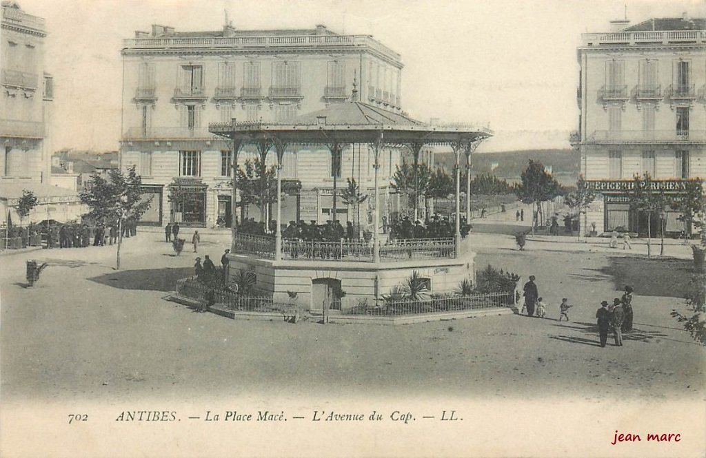 Antibes - La Place Macé - L'Avenue du Cap.jpg