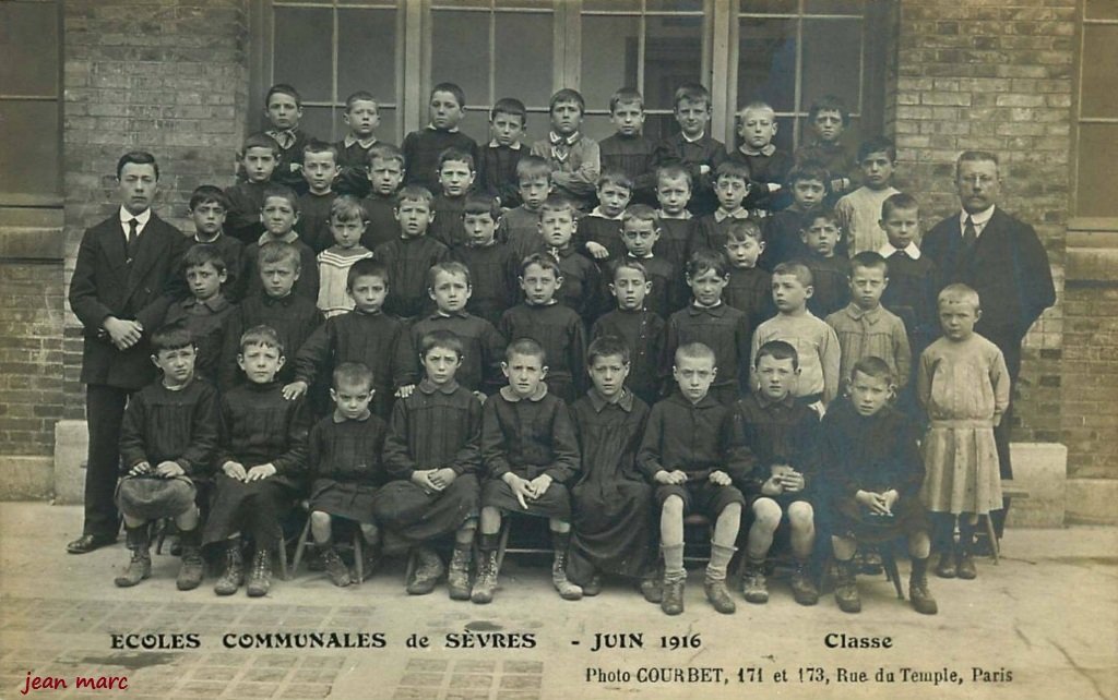 Sèvres - Écoles Communales Juin 1916 - Classe.jpg