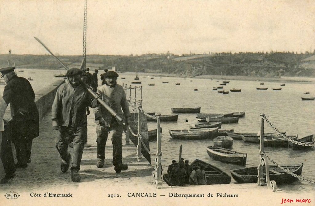 Cancale - Débarquement de Pêcheurs.jpg