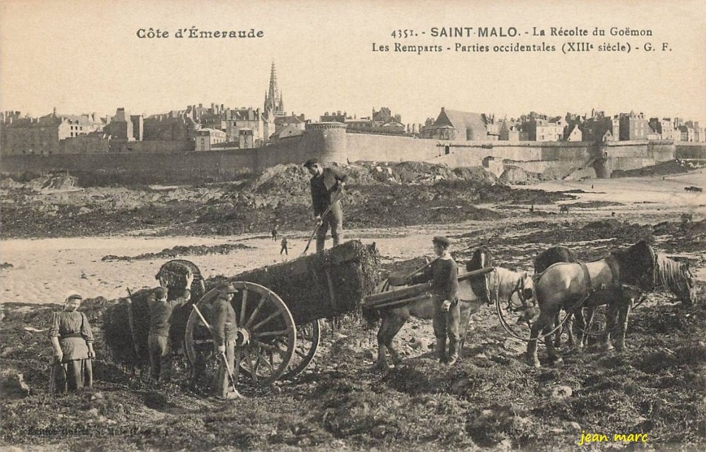 Saint-Malo - La Récolte du Goëmon - Les Remparts.jpg