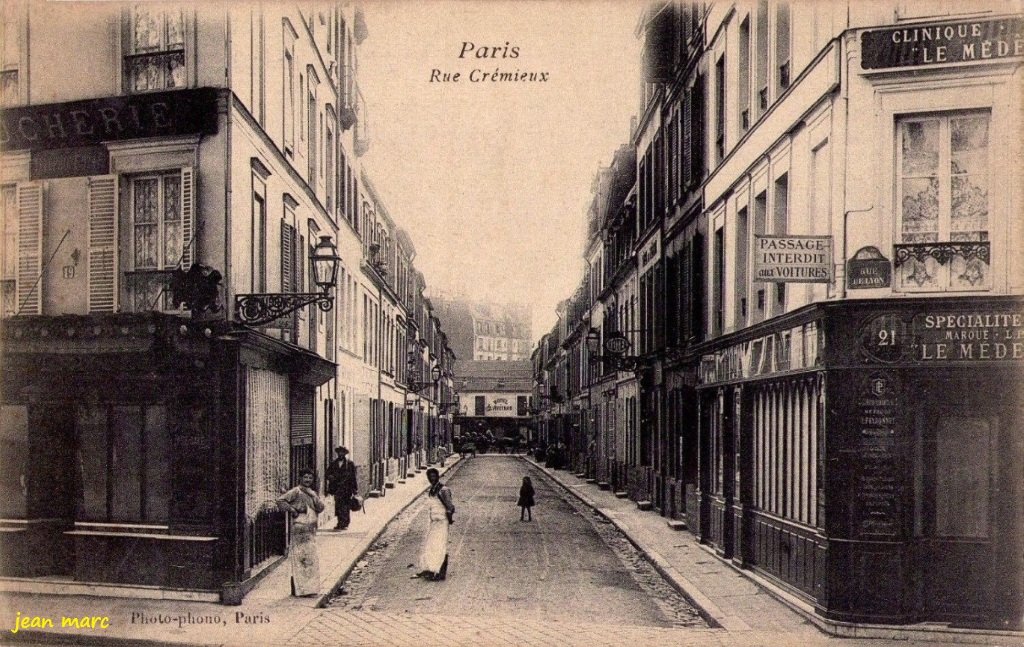 Paris XIIe - Rue Crémieux.jpg