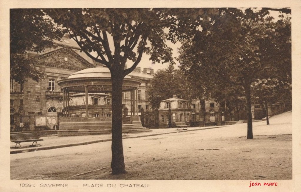 Saverne - Place du Château.jpg