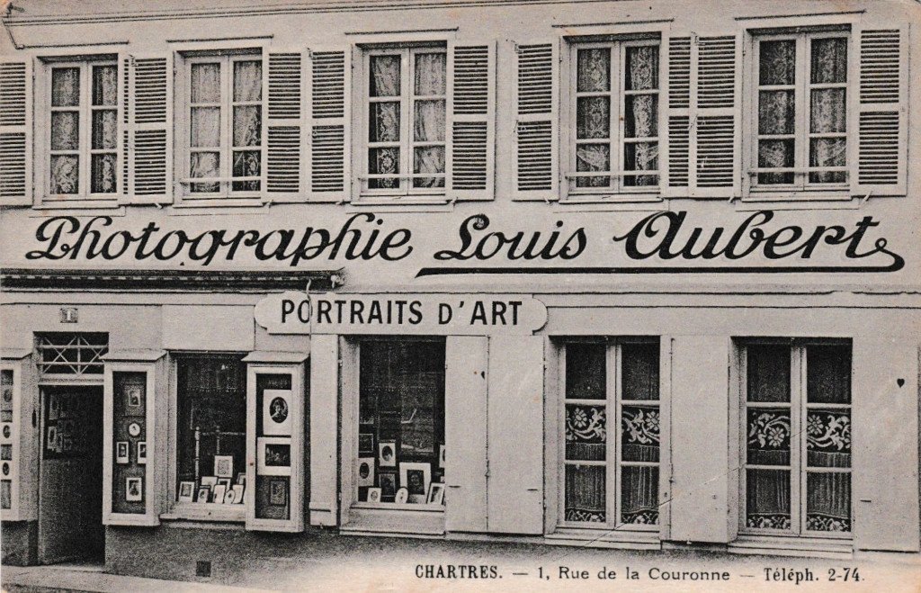 Louis Aubert 1 rue de la Couronne Chartres.jpg