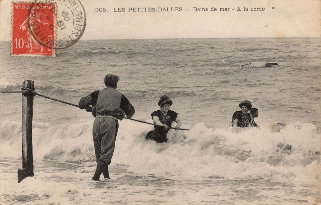 76 - LES PETITES -DALLES - 905 - Bains de mer - A la corde -  L.J. - 20-09-25.jpg