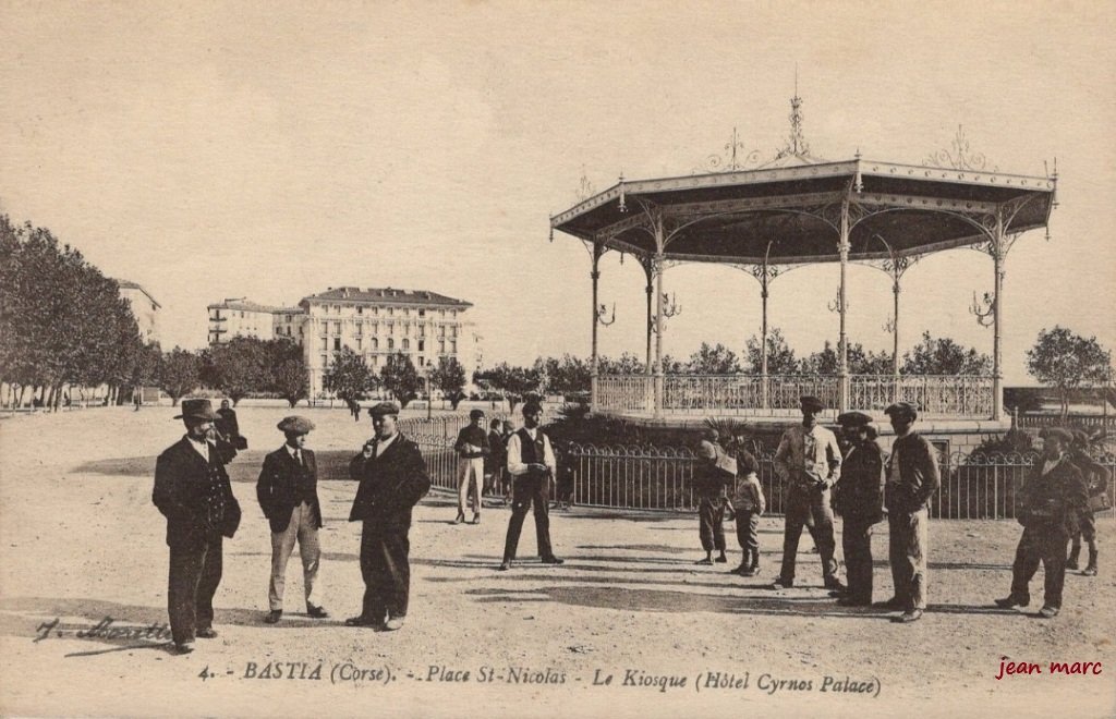 Bastia - Place Saint-Nicolas - Le Kiosque.jpg