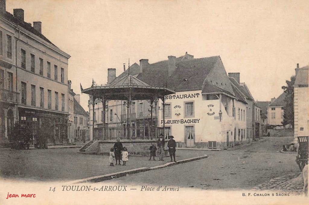 Toulon-sur-Arroux - Place d'Armes.jpg