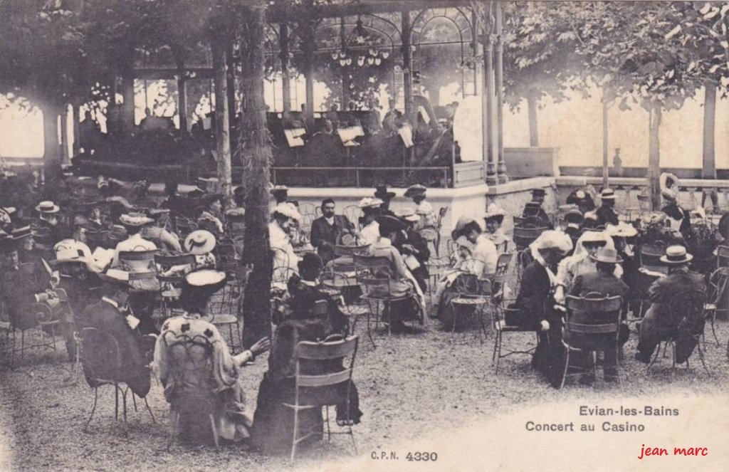 Evian-les-Bains - Concert au Casino.jpg