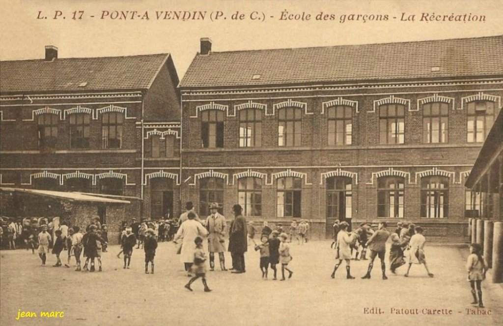 Pont-à-Vendin - École des garçons - La Récréation.jpg