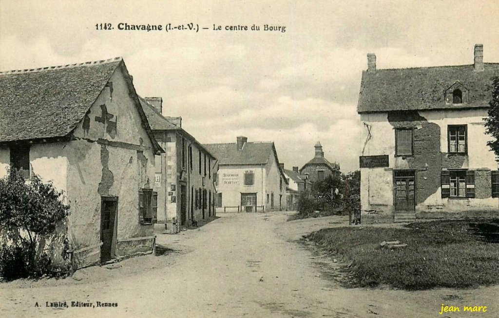 Chavagne - Le centre du bourg.jpg