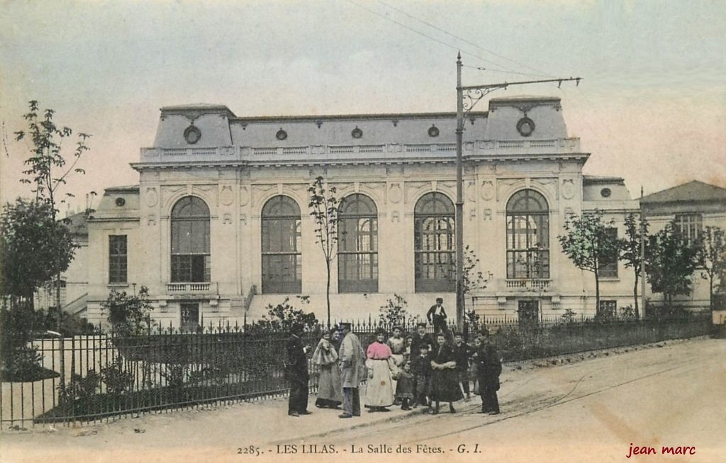 Les Lilas - La Salle des Fêtes.jpg