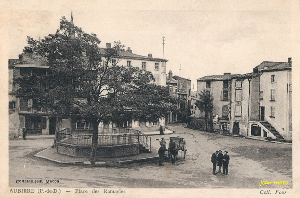 Aubière - Place des Ramacles.jpg